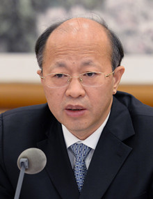 人大代表热议两高报告内蒙古自治区政协主席李秀领代表公益诉讼检察